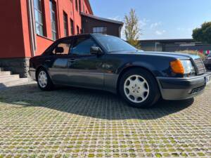 Imagen 20/20 de Mercedes-Benz 500 E (1992)