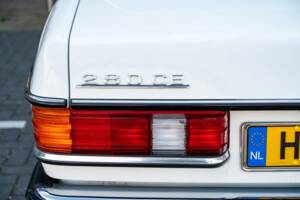 Image 60/62 of Mercedes-Benz 280 CE (1982)