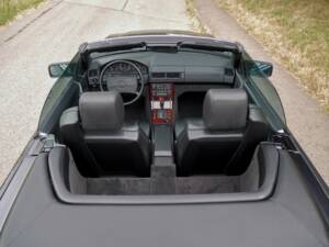 Immagine 25/47 di Mercedes-Benz 500 SL (1900)