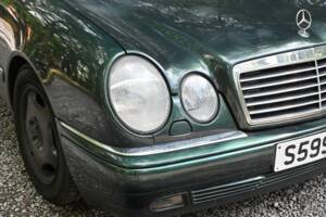 Image 20/50 of Mercedes-Benz E 320 (1998)