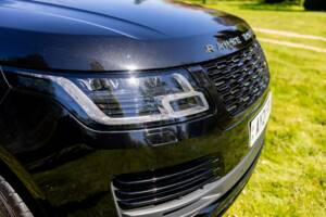 Image 18/49 of Land Rover Range Rover V8 Armoured (2022)