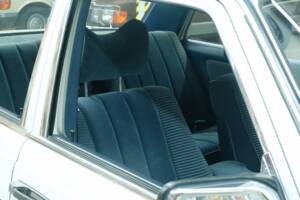 Bild 50/50 von Mercedes-Benz 230 (1977)