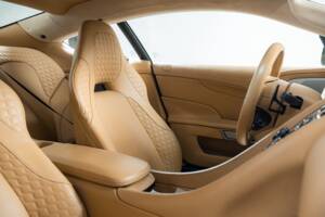 Image 19/32 of Aston Martin Vanquish (2013)