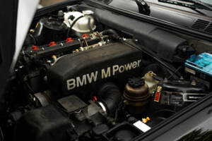 Image 15/37 of BMW M3 Sport Evo (1990)