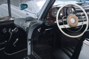Image 15/49 of Mercedes-Benz 220 SE b (1962)