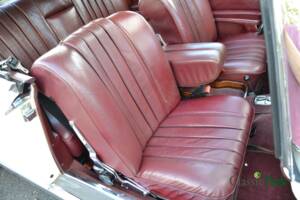 Image 21/50 of Mercedes-Benz 250 SE (1966)