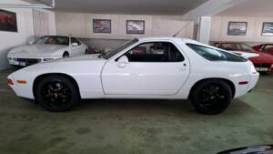 Image 18/39 of Porsche 928 GTS (1995)