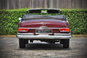 Immagine 4/71 di Mercedes-Benz 220 SE b (1961)