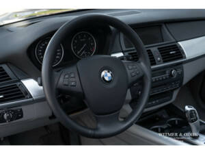Image 18/34 of BMW X5 xDrive48i (2006)
