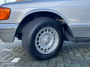 Image 9/24 of Mercedes-Benz 380 SEC (1983)