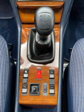 Image 21/24 de Mercedes-Benz 230 CE (1985)