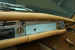 Bild 22/50 von Mercedes-Benz 280 SL (1971)