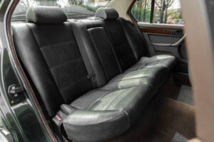 Image 18/34 of BMW 750iL (1989)