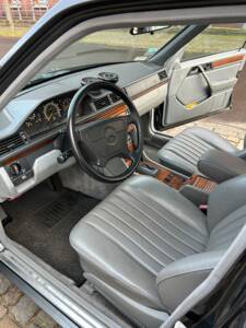 Image 8/21 of Mercedes-Benz 300 TE 4-Matic (1992)