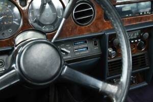Image 22/48 of Rolls-Royce Corniche I (1980)