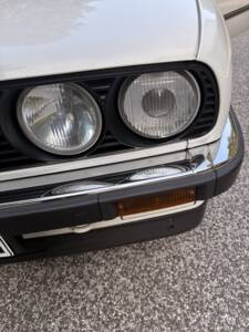 Immagine 54/75 di BMW 320i (1988)