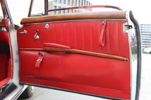 Image 32/41 of Mercedes-Benz 220 SE (1959)