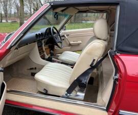 Immagine 2/14 di Mercedes-Benz 280 SL (1985)