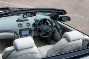 Image 15/60 of Mercedes-Benz SL 65 AMG (2004)