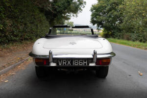 Image 5/17 of Jaguar E-Type (1969)