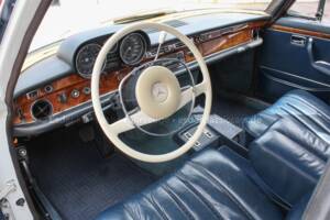 Image 13/35 de Mercedes-Benz 300 SEL 3.5 (1971)