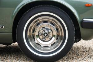 Image 44/50 of Jaguar XJ 6 4.2 (1985)