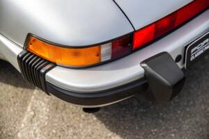 Image 47/132 of Porsche 911 Speedster 3.2 (1989)