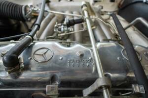 Image 14/37 of Mercedes-Benz 250 SE (1966)