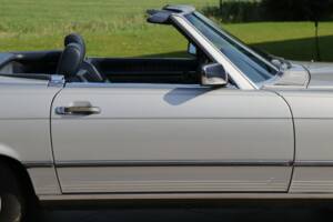 Image 49/50 de Mercedes-Benz 560 SL (1988)
