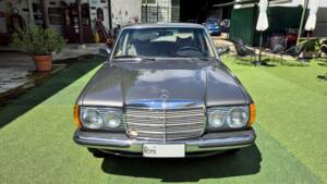 Image 21/71 of Mercedes-Benz 240 D (1980)