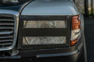 Image 19/40 of Mercedes-Benz 350 SLC (1973)