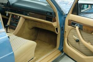 Bild 26/50 von Mercedes-Benz 280 SE (1983)