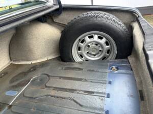 Image 22/24 of BMW 732i (1981)