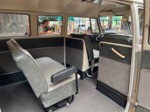 Image 27/36 of Volkswagen T1 minibus (1963)