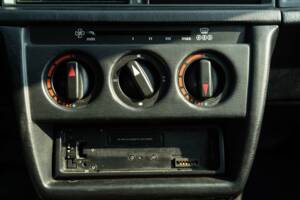 Image 36/45 of Mercedes-Benz 190 E (1987)