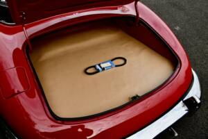 Image 11/49 de Jaguar E-Type (1970)