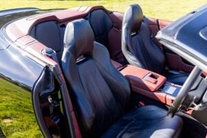 Image 17/39 of Aston Martin DBS Volante (2011)