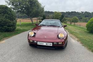 Image 8/32 of Porsche 928 S (1988)