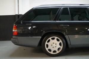 Bild 30/50 von Mercedes-Benz E 280 T (1994)