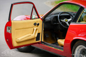 Image 4/80 de Ferrari 365 GTC&#x2F;4 (1972)