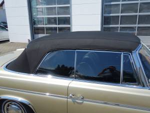 Image 22/32 of Mercedes-Benz 300 SE (1964)