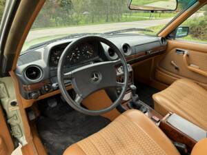 Afbeelding 11/16 van Mercedes-Benz 230 C (1978)