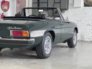 Image 60/68 of Alfa Romeo Spider Veloce 2000 (1977)