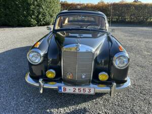 Image 3/8 of Mercedes-Benz 220 S (1959)