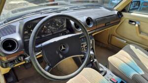 Image 34/71 of Mercedes-Benz 240 D (1980)