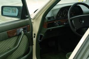 Bild 41/50 von Mercedes-Benz 280 SE (1984)