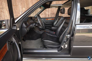 Image 9/98 of Mercedes-Benz 300 E-24 (1992)