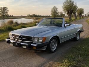 Bild 1/8 von Mercedes-Benz 560 SL (1987)