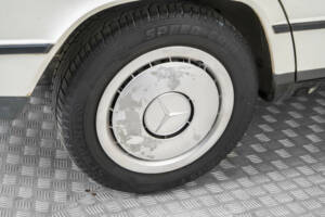 Image 30/50 de Mercedes-Benz 190 D (1985)