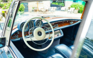 Bild 24/47 von Mercedes-Benz 280 SE (1969)